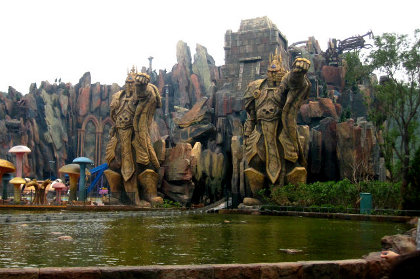 World Joyland (环球动漫嬉戏谷, Huánqiú Dòngmàn Xīxì Gǔ)  the Warcraft  Starcraf  park chinese