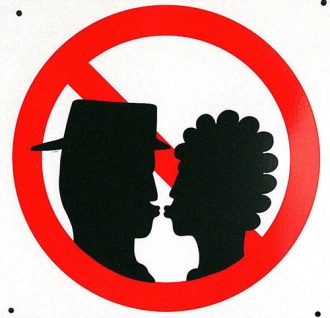 interdiction d'embrasser