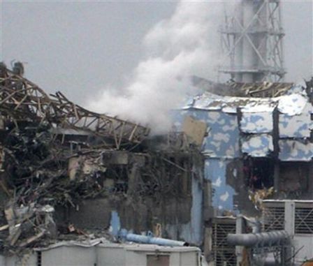 image helicoptere sur la centrale de Fukushima powerplant